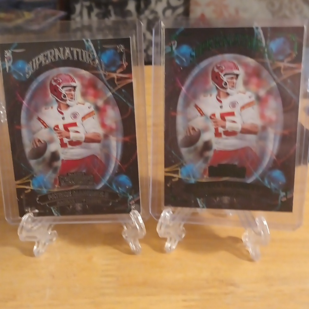 Patrick Mahomes II [Emerald] #SN-PMA 2022 Contenders Supernatural plus REGULAR